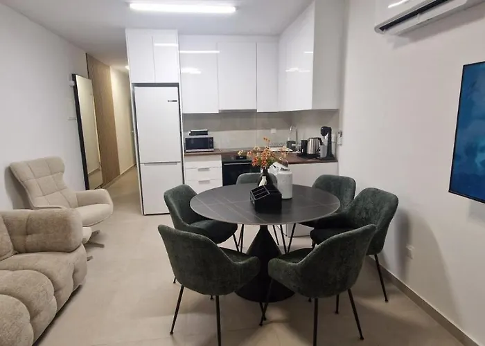 King Alexander Villa15-just A 200m Walk To The Sea Villa *