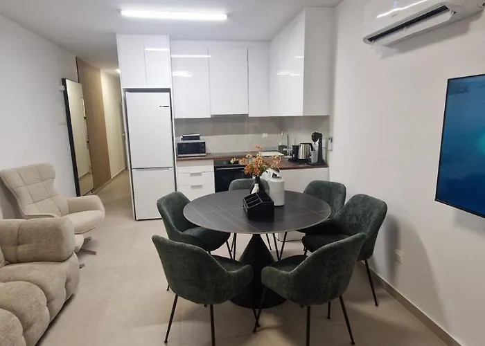 King Alexander Villa15-just A 200m Walk To The Sea Villa *