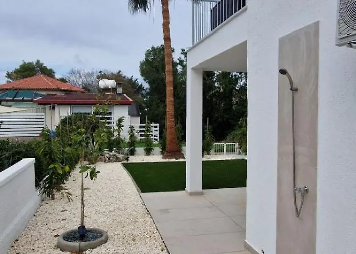 King Alexander Villa15-just A 200m Walk To The Sea Vilă